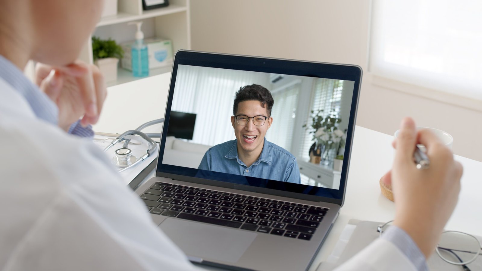 Psychiatry patient receiving consultation after searching for find a psychiatrist near me on their search engine.